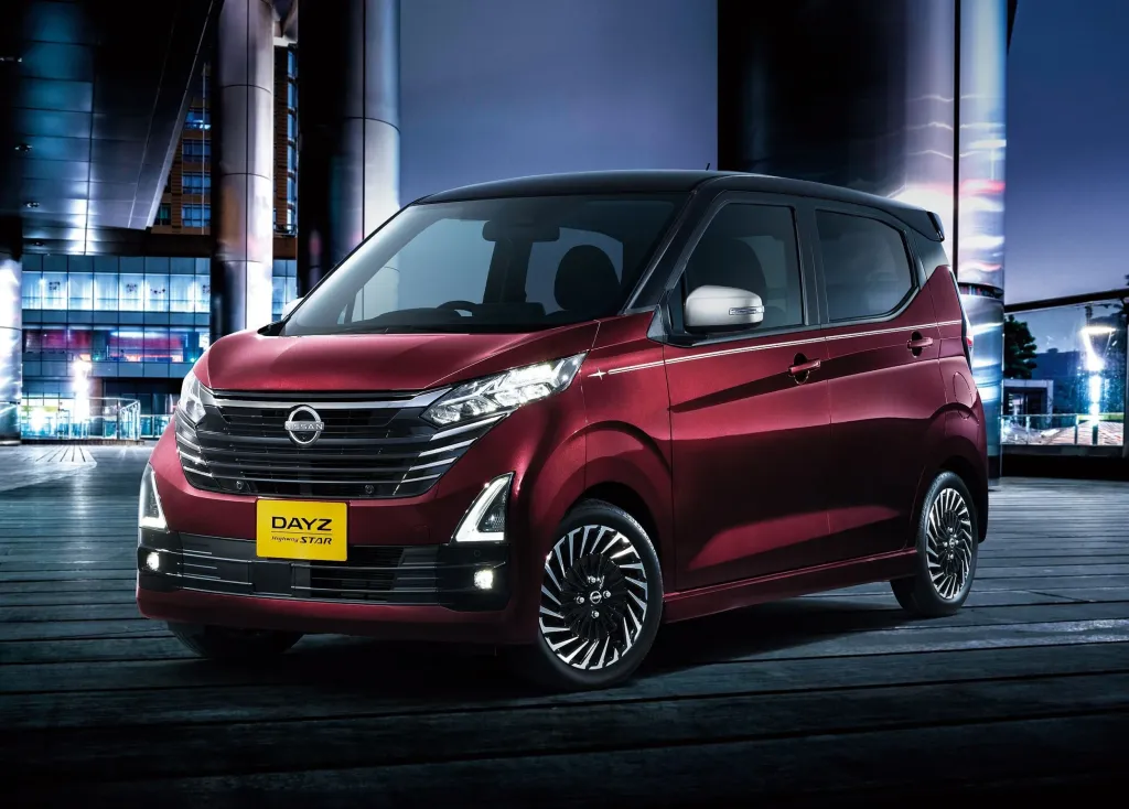 Nissan Dayz Highway Star Urban Chrome