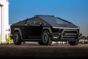 Unplugged Performance UP Invincible Expedition Package: Cybertruck получил бамперы, защиту и свет за $18 544