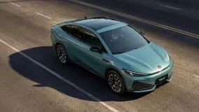 Volkswagen ID. Unyx 07 стартовал в Китае: совместная разработка с Xpeng и цена от 116 900 юаней