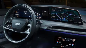 GM выпускает обновление мультимедиа Cadillac: крупные кнопки, очередь аудио и новые профили сидений