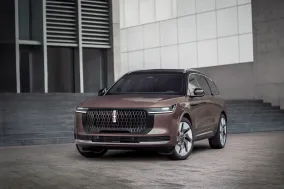 Lincoln Nautilus 2027 обновил внешность, темы салона и сохранил гибрид