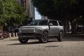Rivian R1S и R1T 2027 сменили комплектации и получили капитанские кресла