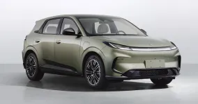 BAIC готовит Arcfox Beta T1 Battery Swap: BaaS-модель, LFP-батарея CATL и мотор на 127 л.с.