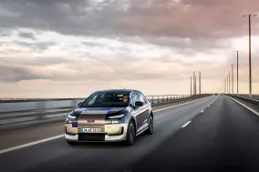 Audi A2 e-tron раскрывает технику: 61 кВт·ч, до 477 км WLTP, 105 кВт зарядки и версии до 322 л.с.