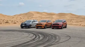 Dodge привез на Roadkill Nights два 750-сильных Charger с механикой и новые пакеты оформления Durango