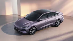 FAW-Volkswagen показал интерьер Jetta M6 EV: бюджетный электроседан получил панорамную крышу и необычный double-bed режим