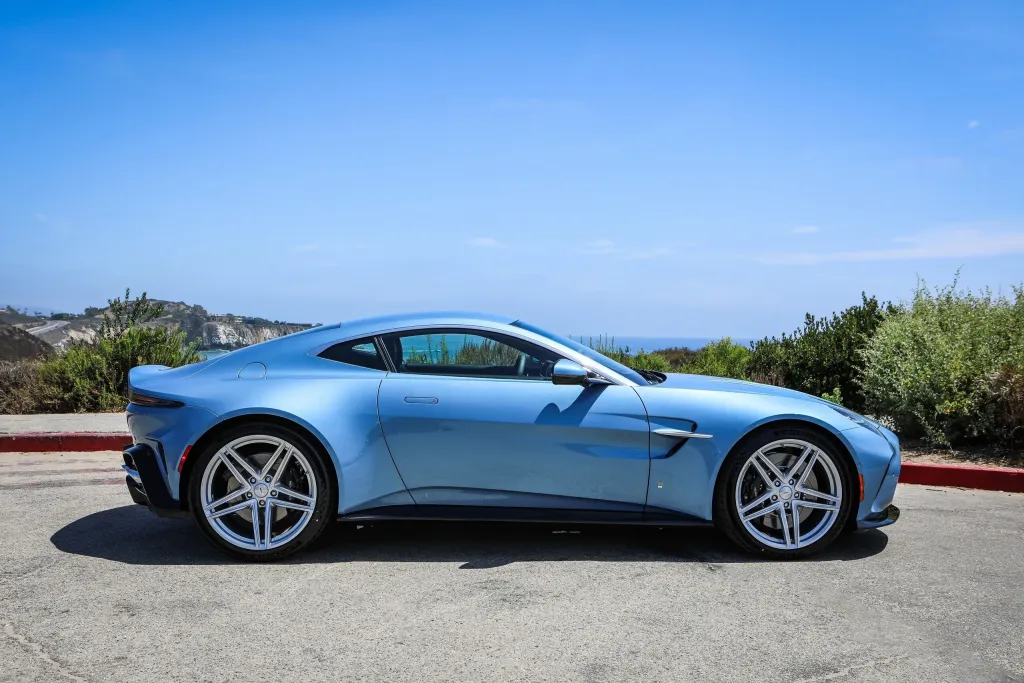 Aston Martin и Newport Beach показали Heritage Edition