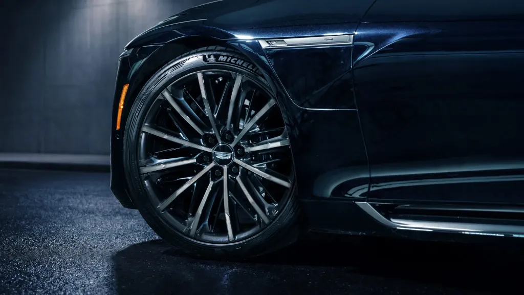 Cadillac Celestiq Night Test получил темно-синий кузов