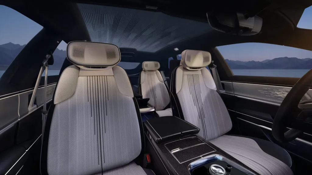 Cadillac Celestiq Night Test получил темно-синий кузов
