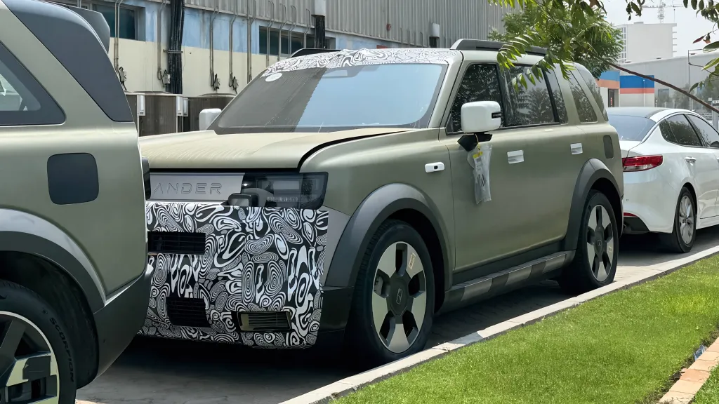 Freelander 8 проходит дорожные испытания в ОАЭ