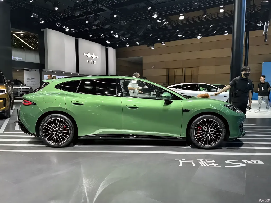 BYD Fang Cheng Bao Formula S GT раскрыли интерьер