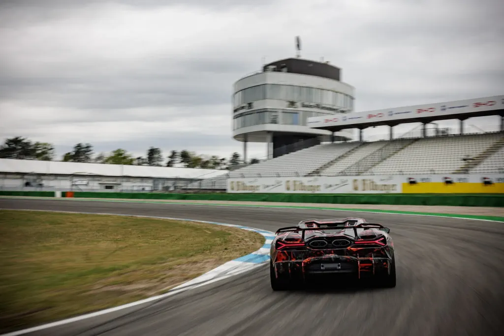 Lamborghini Revuelto SV