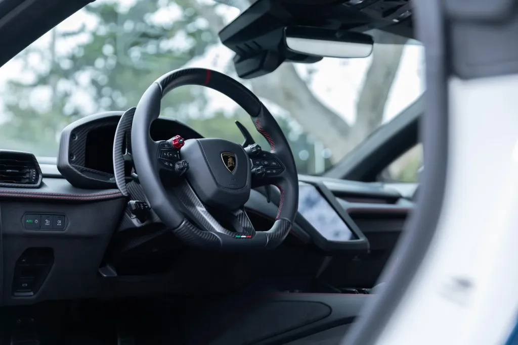 Lamborghini представила единственный Temerario Tricolore