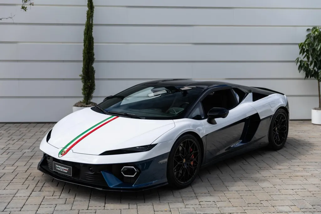Lamborghini представила единственный Temerario Tricolore