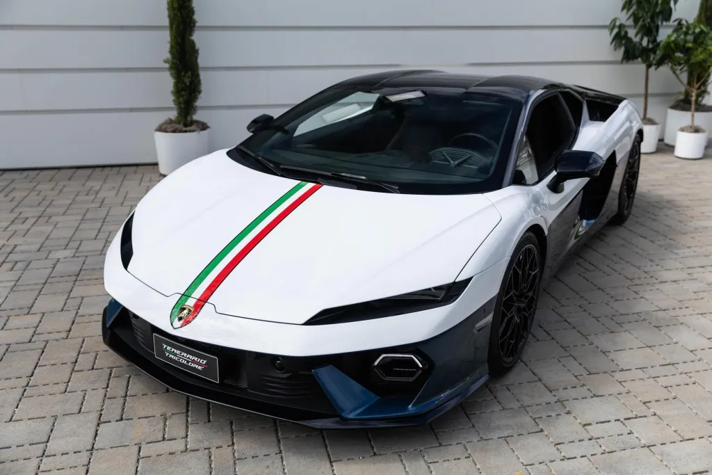 Lamborghini представила единственный Temerario Tricolore