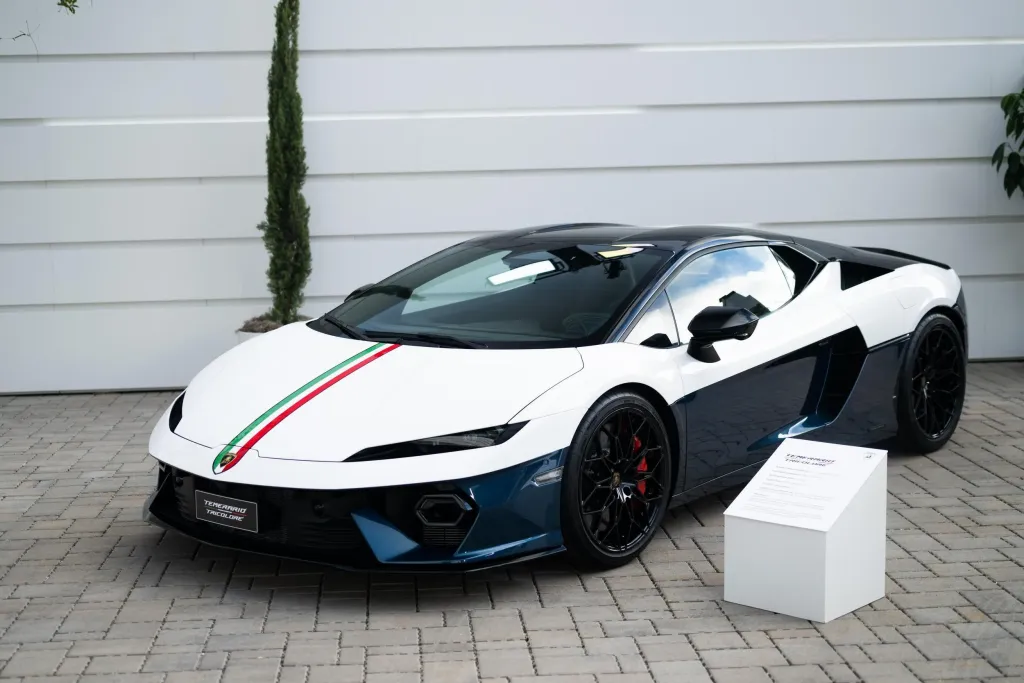 Lamborghini представила единственный Temerario Tricolore