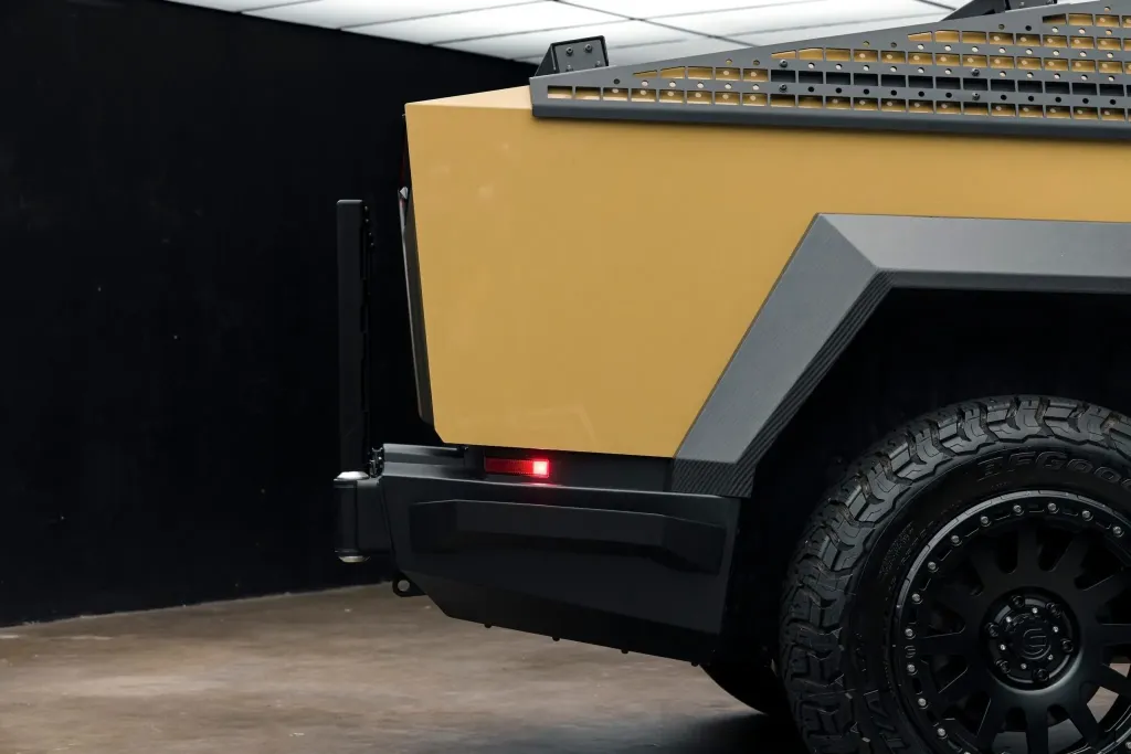 Tesla Cybertruck получил полный набор UP Invincible