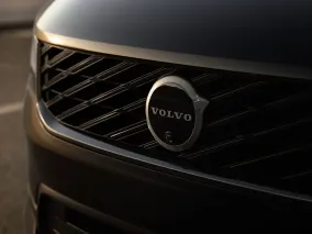 Volvo обновила XC40, EX40 и EC40: новый экран 11,2 дюйма, Google Gemini и усиленные ассистенты