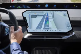BMW Maps покажет маршрут, полосу движения и работу ассистентов в одной 3D-сцене