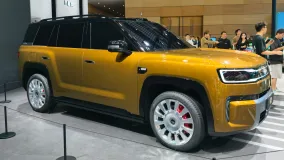 Fang Cheng Bao Ti 9 показал салон с широким экраном и шестью местами