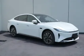 Dongfeng eπ EP7 прошел сертификацию MIIT в версии со сменной LFP-батареей CATL