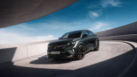 Renault Rafale Hypnotic стал самой дорогой версией кроссовера марки: 1500 машин и 300 л.с.
