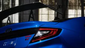 Subaru готовит ограниченные WRX и BRZ для Boxerfest: у WRX tS заметили большое антикрыло
