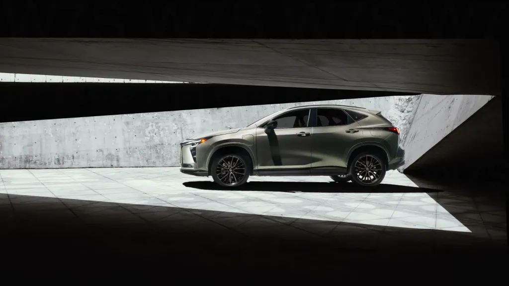Lexus NX 2027 получил рестайлинг