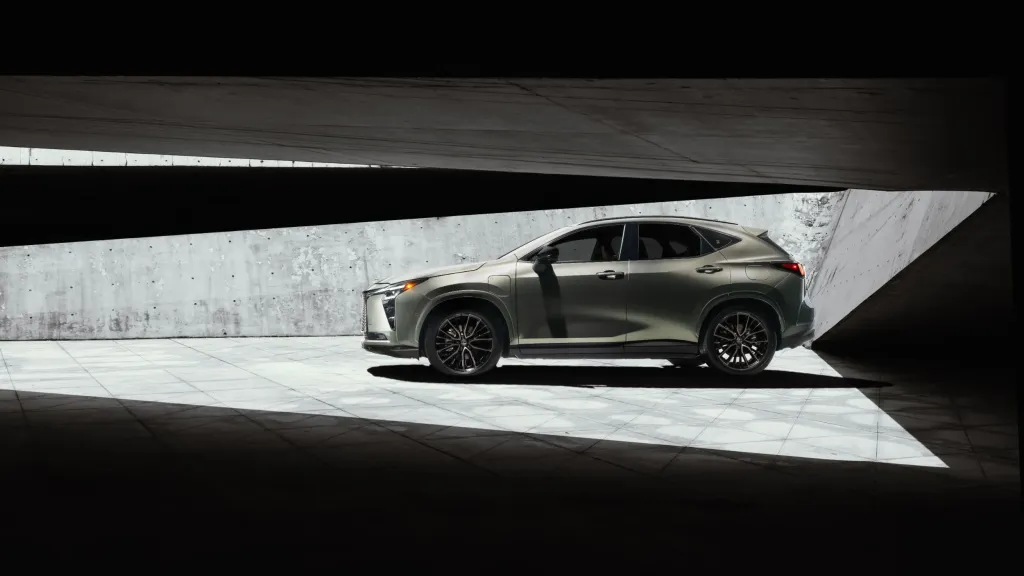Lexus NX 2027 получил рестайлинг