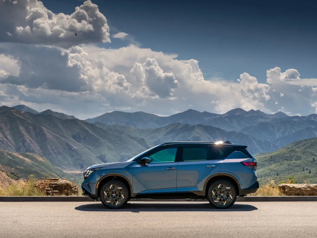 Nissan Rogue Hybrid 2027