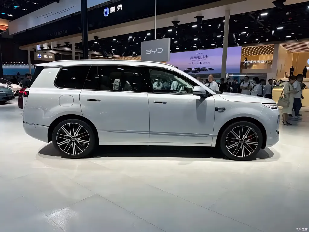 BYD Sealion 08 Салон