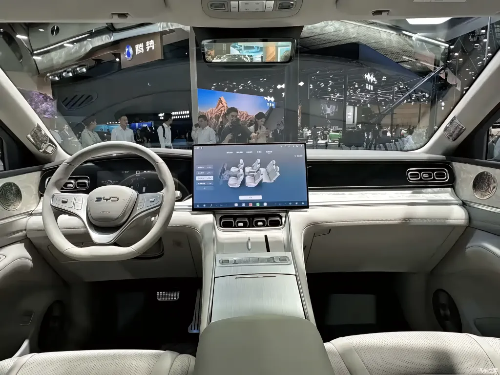 BYD Sealion 08 Салон