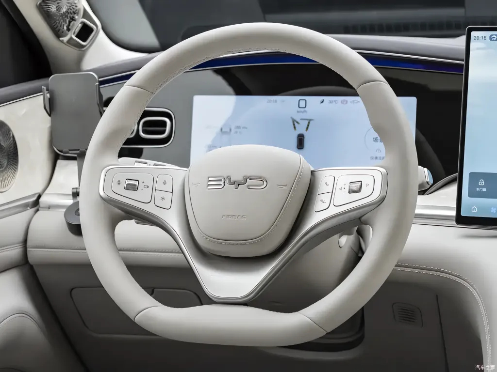 BYD Sealion 08 Салон