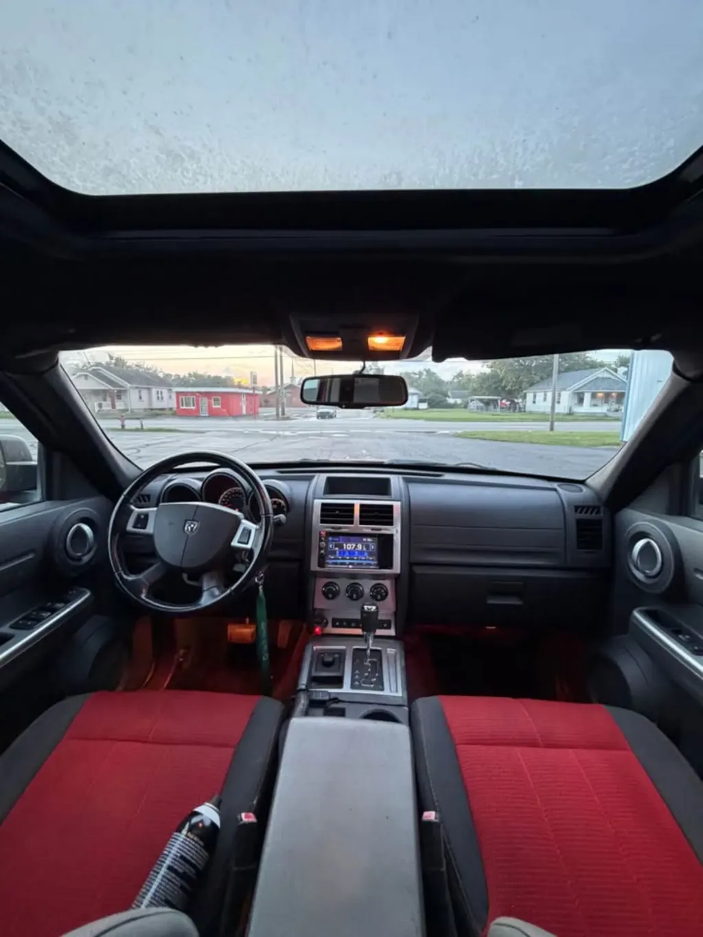Dodge Nitro R/T превратили в пятиместный пикап с бампером Chevrolet Camaro