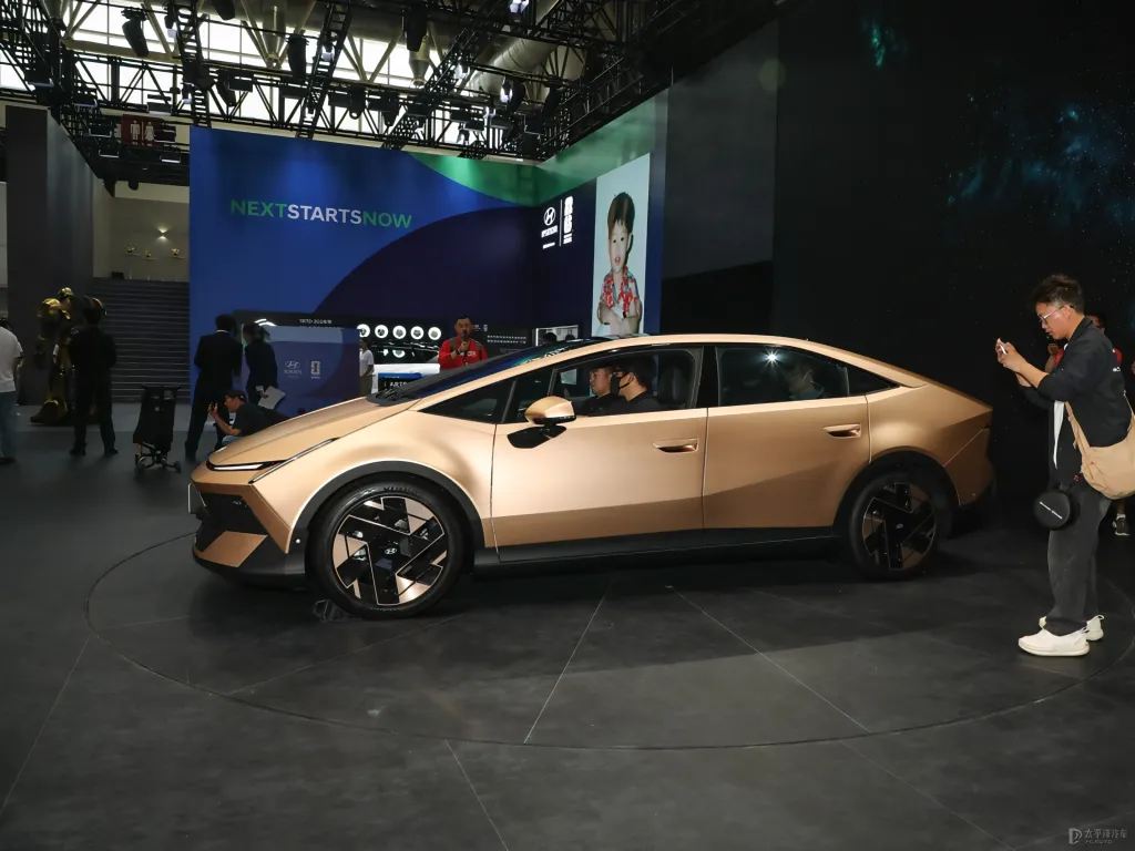 Hyundai Ioniq V