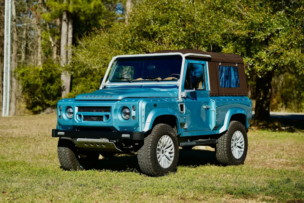 Osprey Custom Cars построила Land Rover Defender 90 Soft Top с Corvette LS3 V8