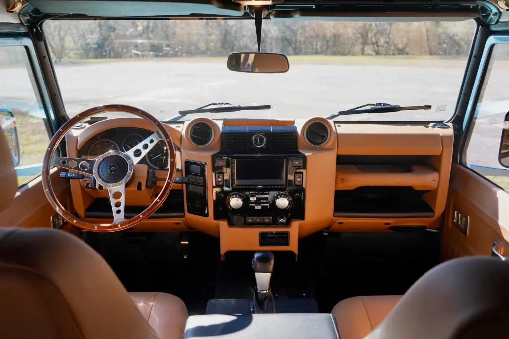 Osprey Custom Cars построила Land Rover Defender 90 Soft Top с Corvette LS3 V8