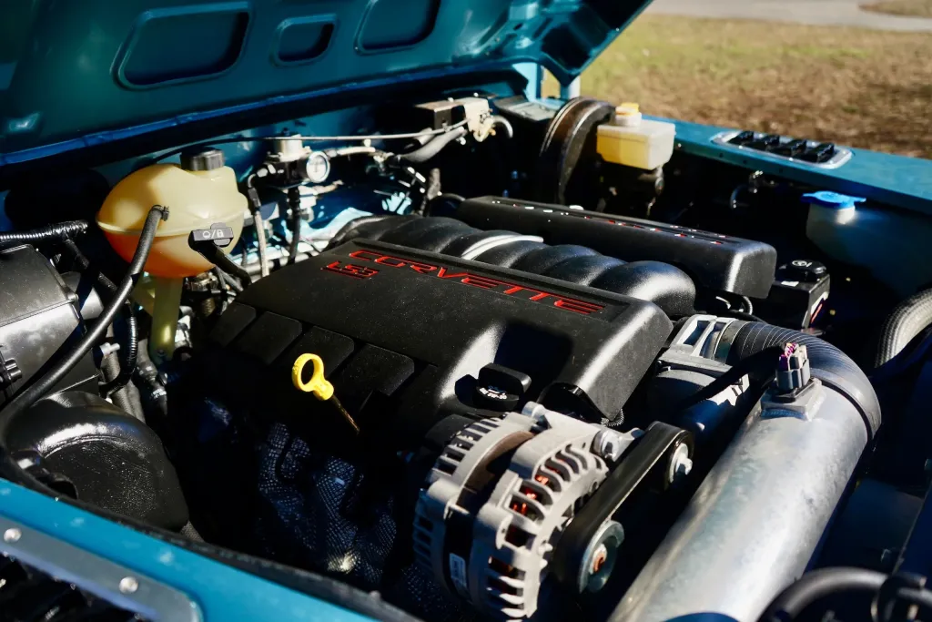 Osprey Custom Cars построила Land Rover Defender 90 Soft Top с Corvette LS3 V8