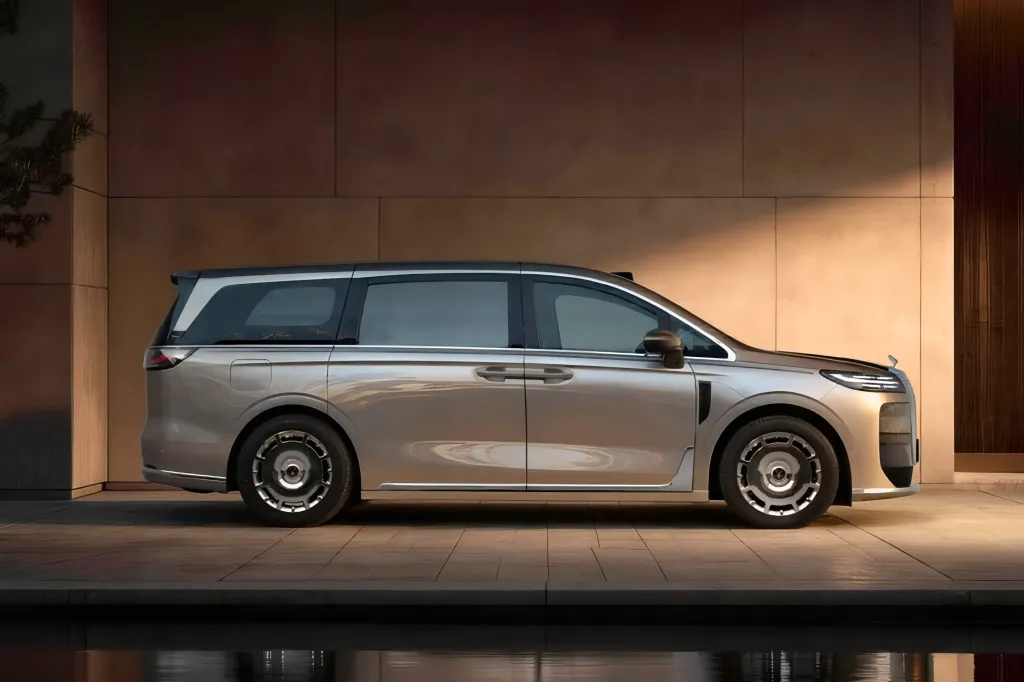Dongfeng Voyah Dream 9