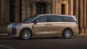 Voyah Dream 9 запустят 22 сентября: флагманский MPV получил 800 В, Huawei ADS 5.0 и запас 701 км CLTC