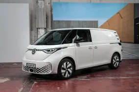 Volkswagen ID. Buzz Cargo с длинной базой: 4,4 м³ груза и цена от 48 490 евро