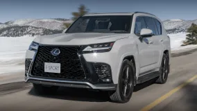 Lexus LX F SPORT в Японии: новые настройки шасси, бензиновая и гибридная версии