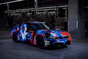 Электрическая BMW M3 вышла на новые тизеры: производство останется в Мюнхене