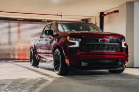 Fox Factory предлагает заниженный Chevrolet Silverado Black Widow SR мощностью до 675 л.с.