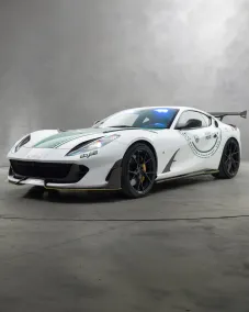 Полиция Дубая получила Ferrari 812 Superfast с доработками Mansory