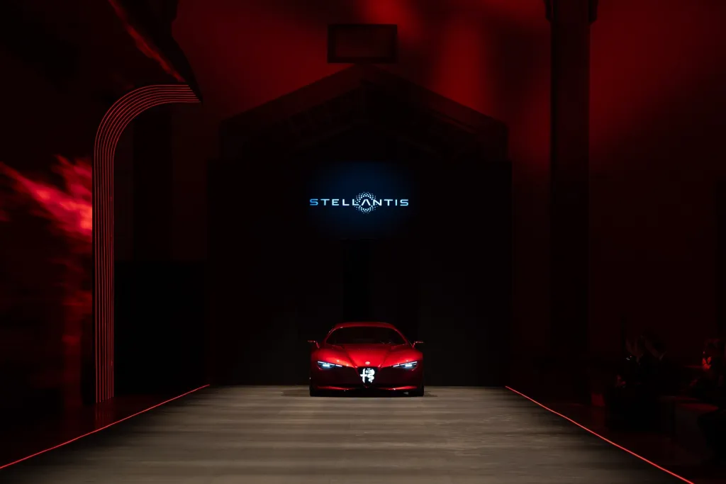 Alfa Romeo Cuorerosso: четырёхдверный концепт с силуэтом купе — фото 15