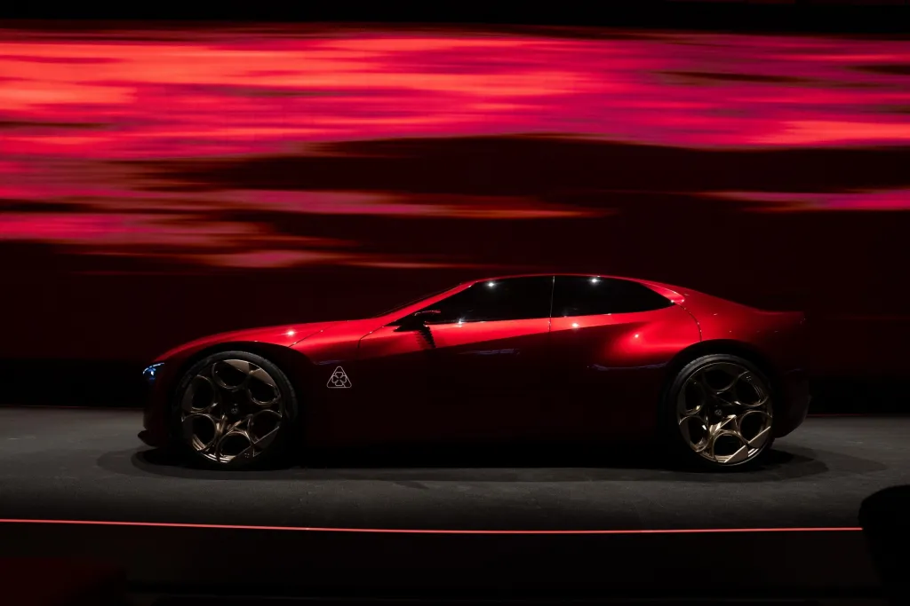 Alfa Romeo Cuorerosso: четырёхдверный концепт с силуэтом купе — фото 19