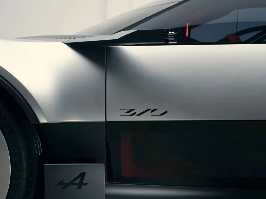 Alpine A310 Vision дебютировал в Париже: ретрокупе на платформе APP — фото 5