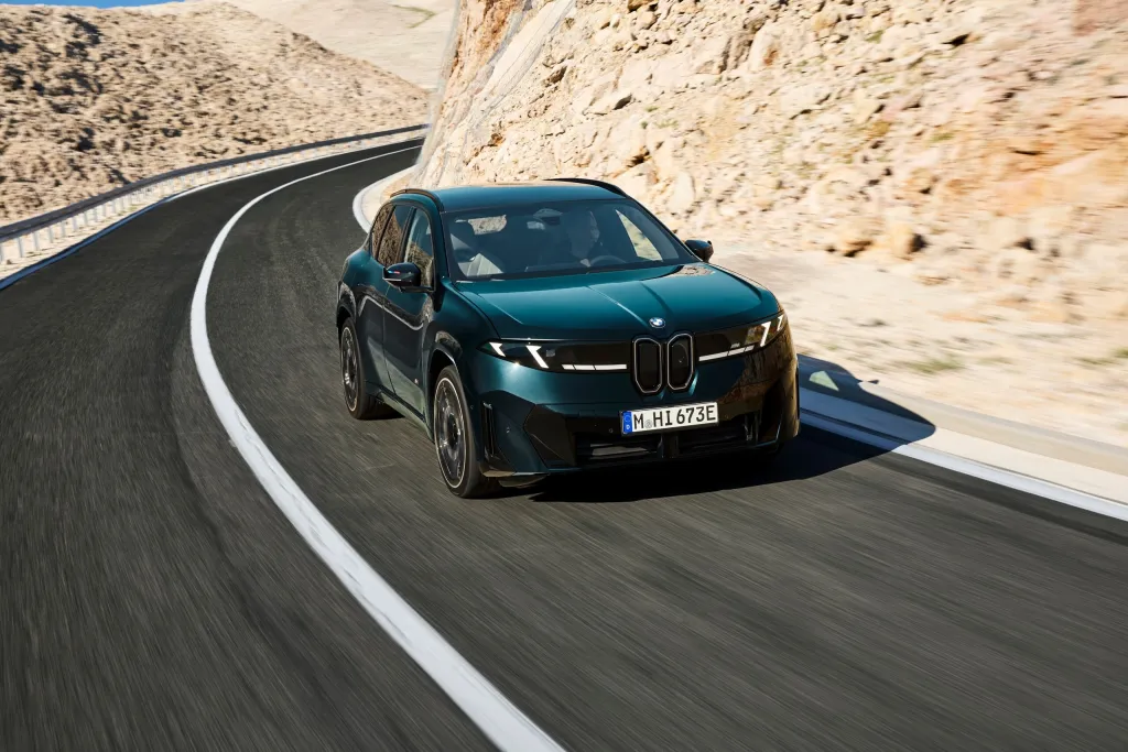 BMW iX3 M60 xDrive представлен: 3,9 секунды до 100 км/ч и до 754 км по WLTP — фото 11