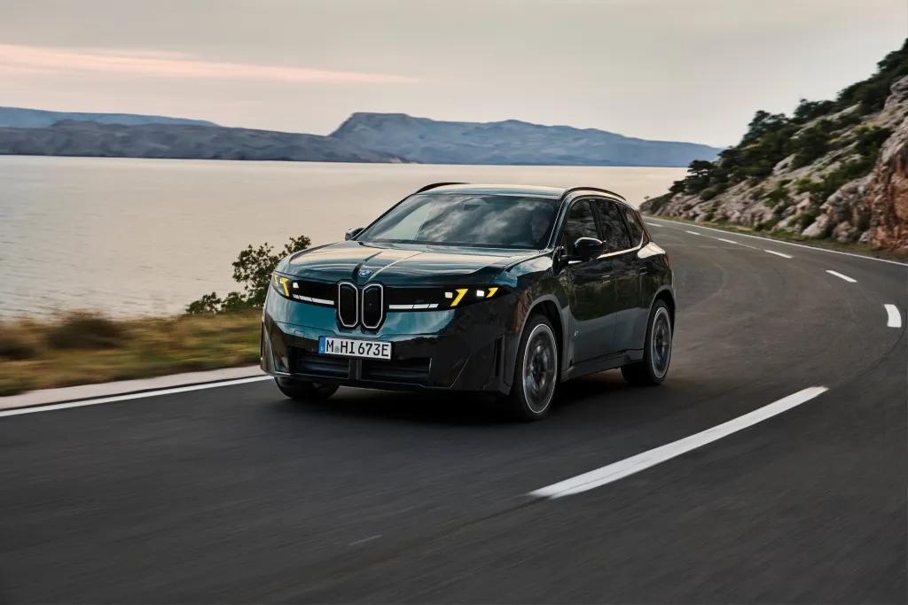 BMW iX3 M60 xDrive представлен: 3,9 секунды до 100 км/ч и до 754 км по WLTP — фото 15
